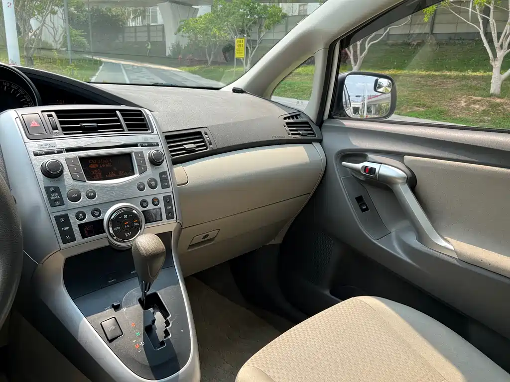 Toyota Verso 2016 — фото 17