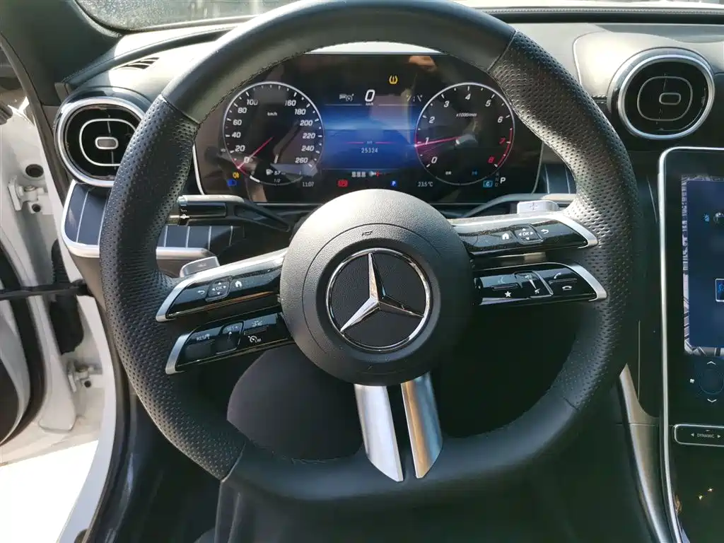 Mercedes-Benz C-Class 2024 — фото 3
