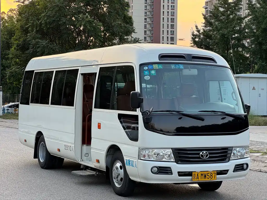 Toyota Coaster 2015 — фото 3