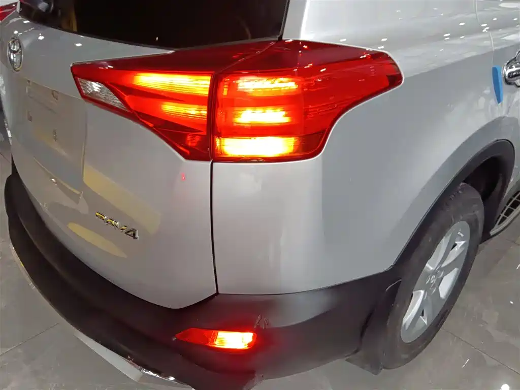 Toyota RAV4 2014 — фото 24