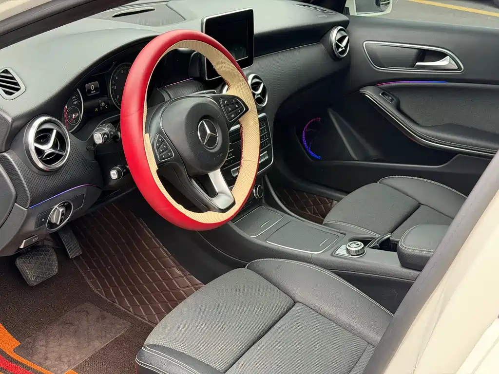 Mercedes-Benz A-Class 2016 — фото 16