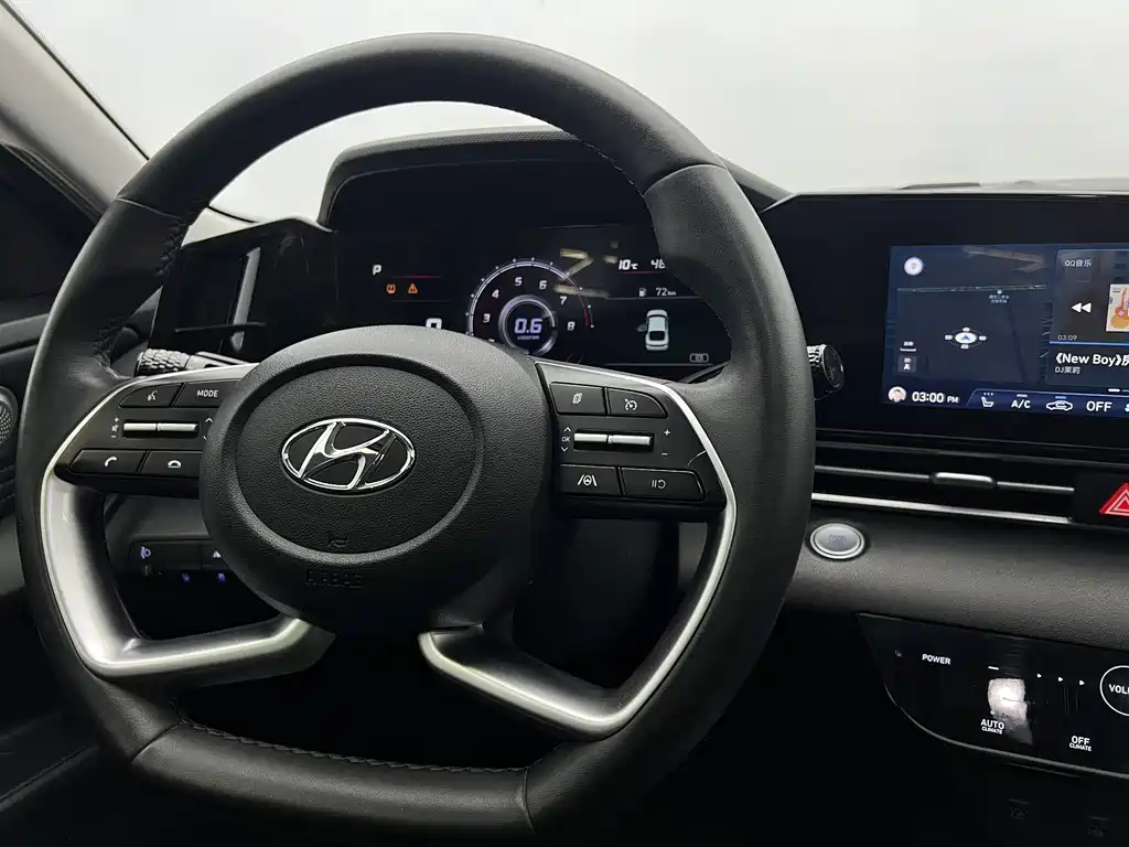 Hyundai Elantra 2023 — фото 10