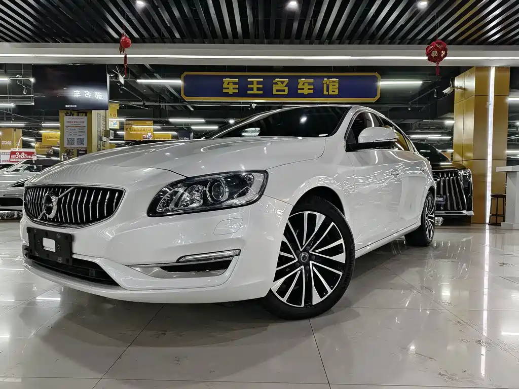 Volvo S60 2018 — фото 17