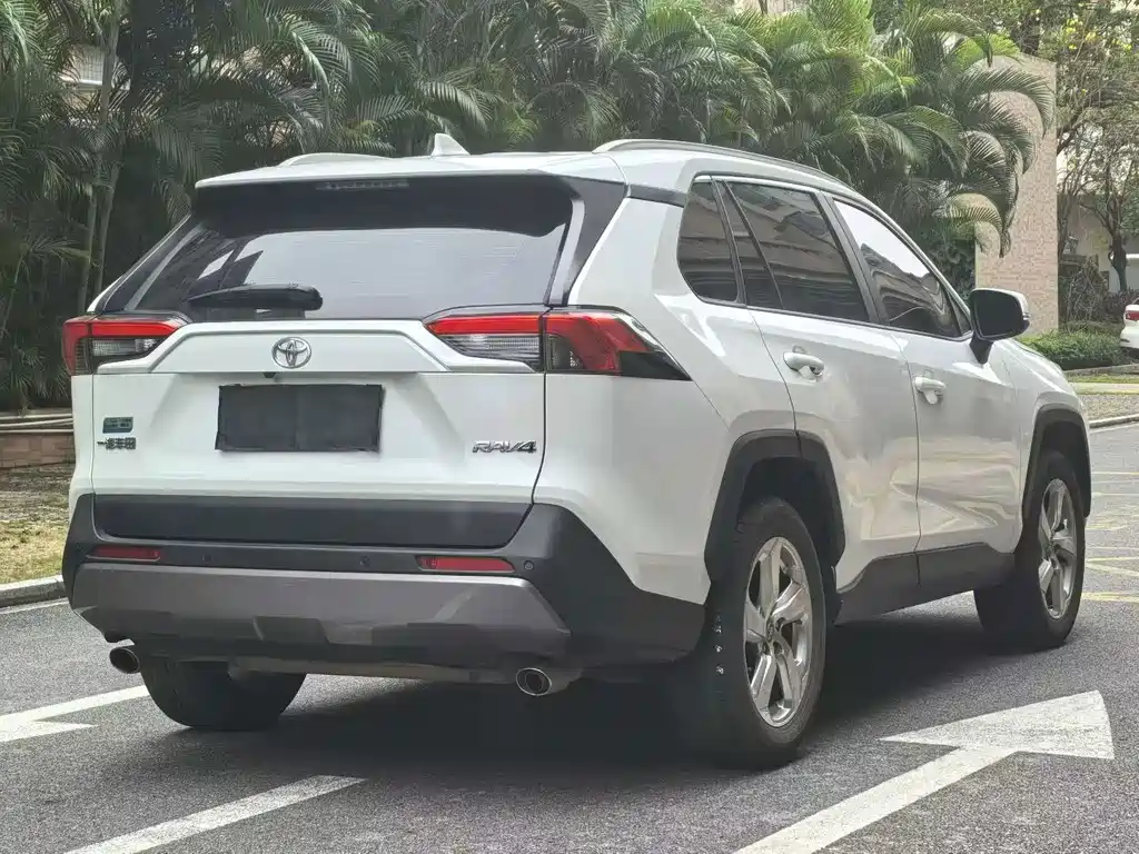 Toyota RAV4 2021 — фото 9