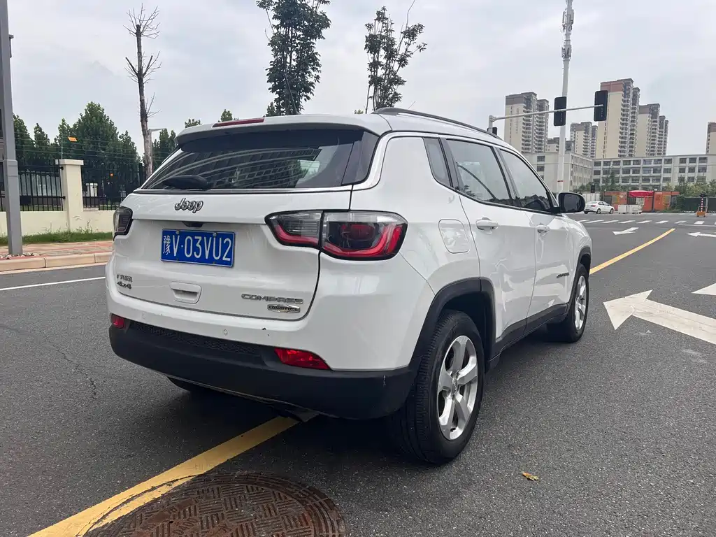 Jeep Compass 2018 — фото 14