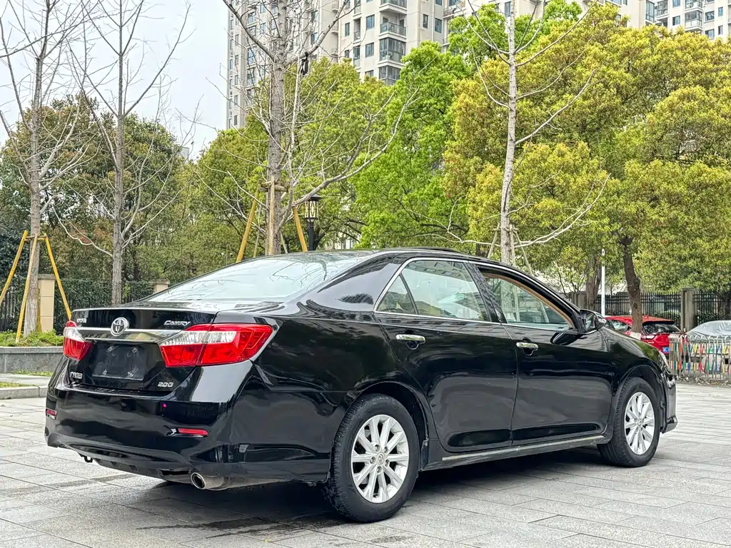 Toyota Camry 2012 — фото 10