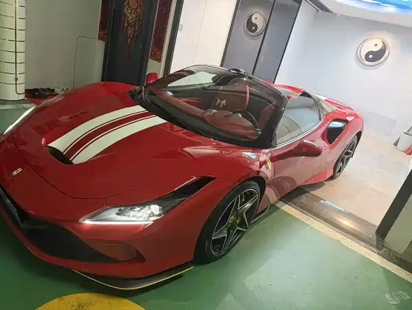 Ferrari F8 2023