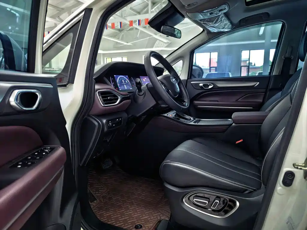 GAC Trumpchi M6 2022 — фото 4