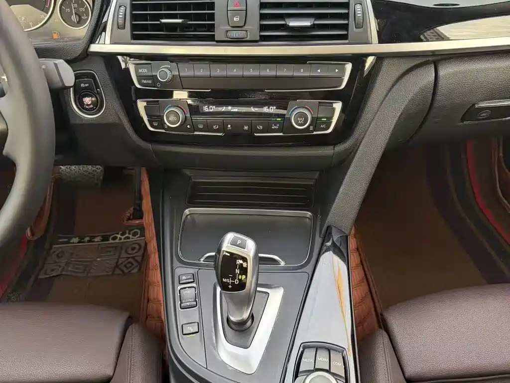 BMW 3 Series 2018 — фото 14