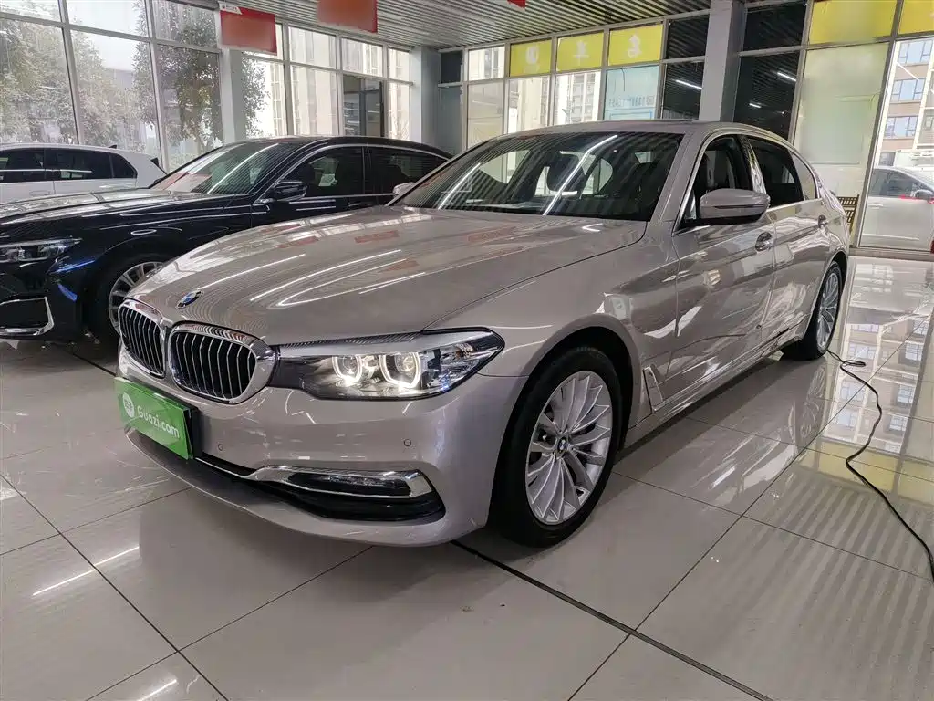 BMW 5 Series 2018 — фото 1