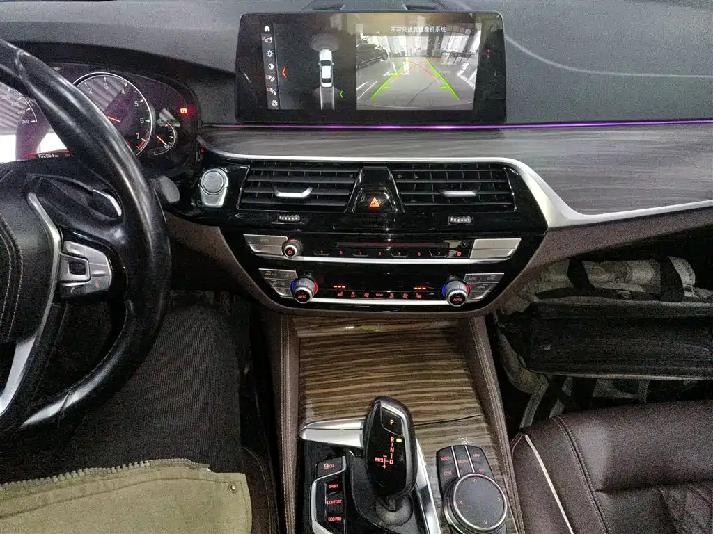 BMW 5 Series 2018 — фото 13