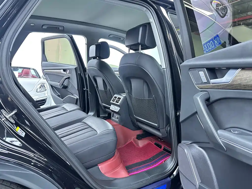 Audi Q5L 2023 — фото 14