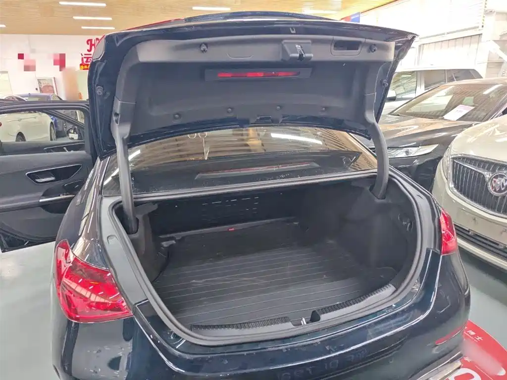 Mercedes-Benz C-Class 2023 — фото 19
