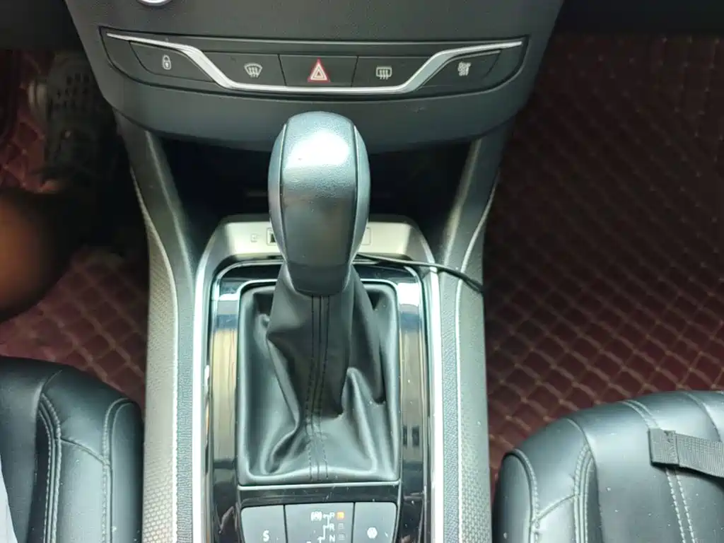 Peugeot 408 2018 — фото 14