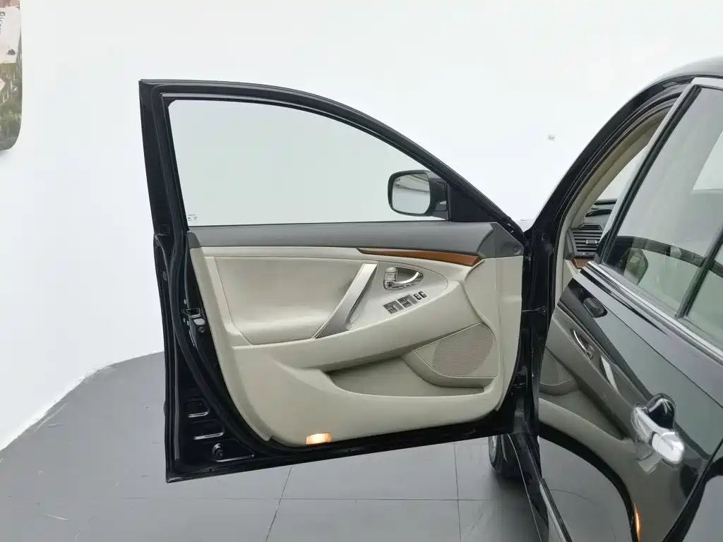Toyota Camry 2016 — фото 8