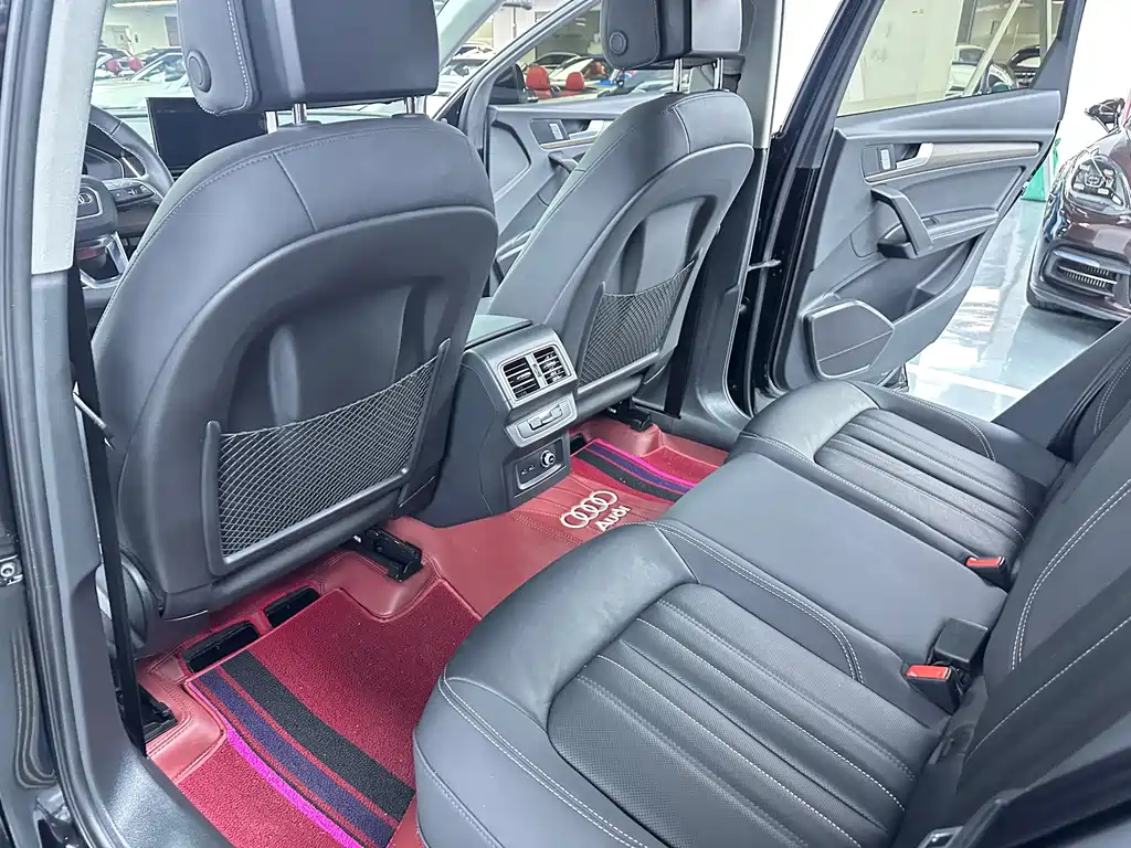 Audi Q5L 2023 — фото 12