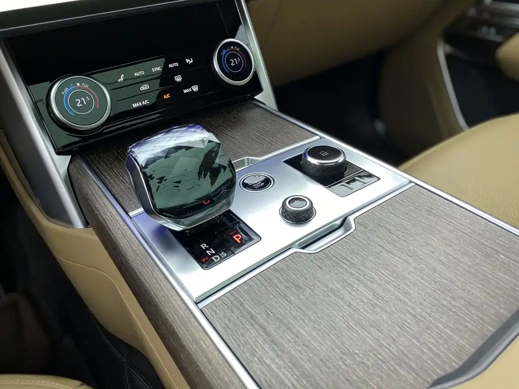 Land Rover Range Rover 2023 — фото 19