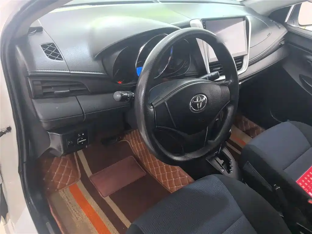 Toyota Yaris L 2019 — фото 10
