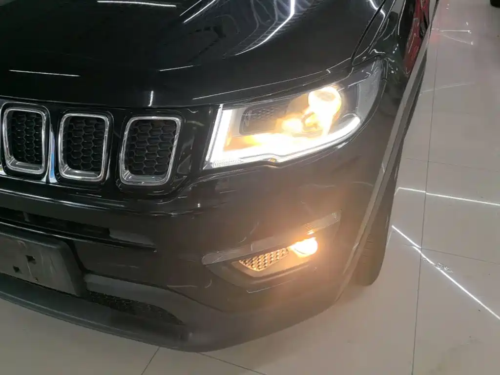 Jeep Compass 2017 — фото 24