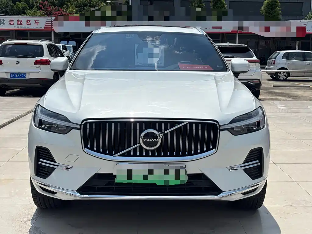 Volvo XC60 Plug-In Hybrid 2023 — фото 2