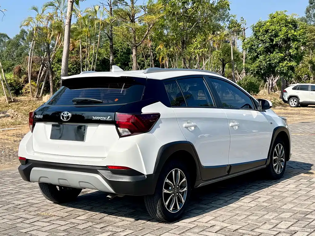 Toyota Yaris L 2022