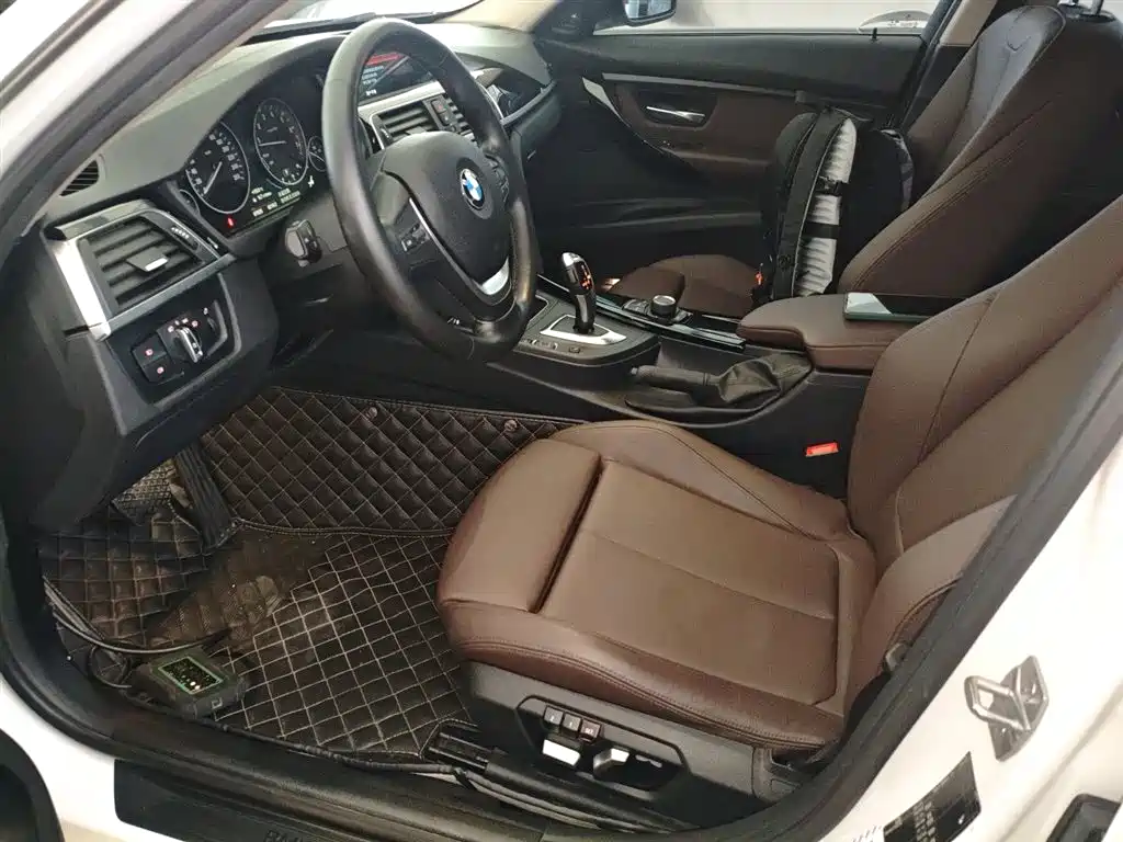 BMW 3 Series 2018 — фото 15