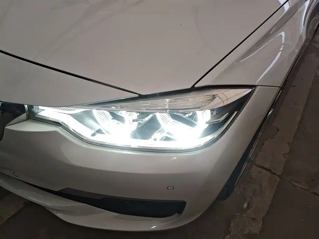 BMW 3 Series 2018 — фото 24