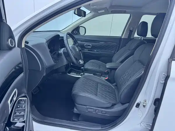Mitsubishi Outlander 2023