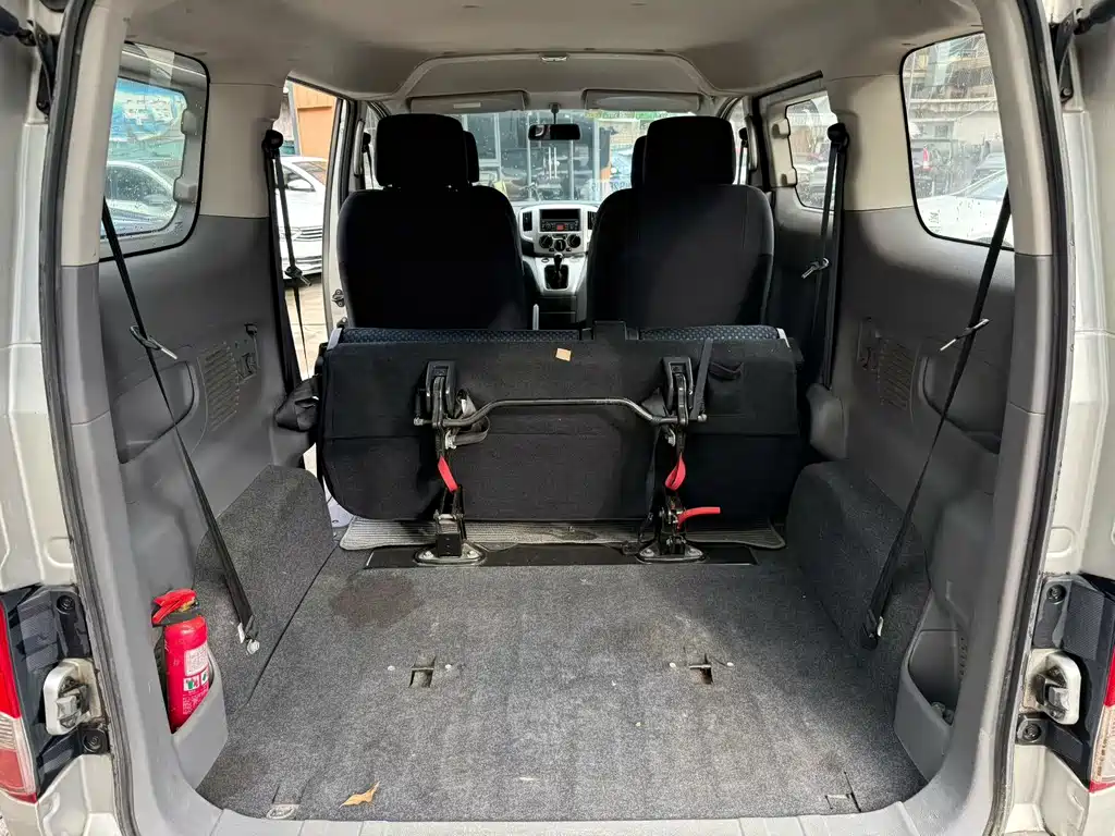 Nissan NV200 2011