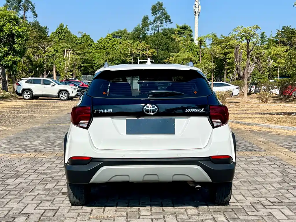 Toyota Yaris L 2022