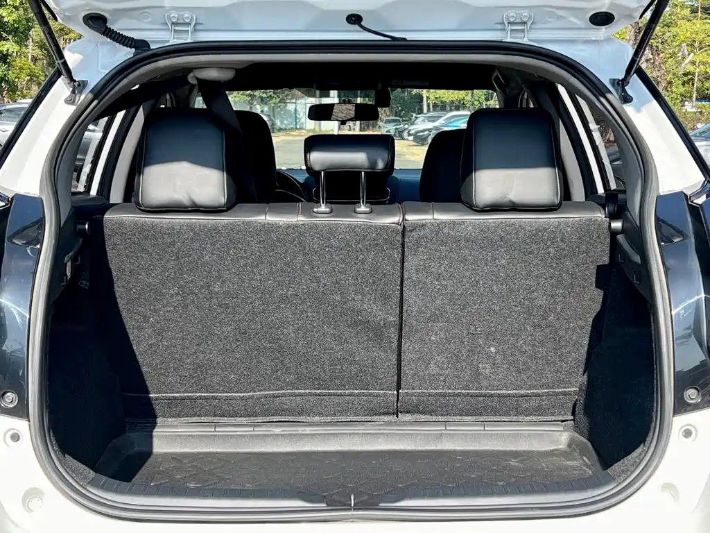 Toyota Yaris L 2022 — фото 14