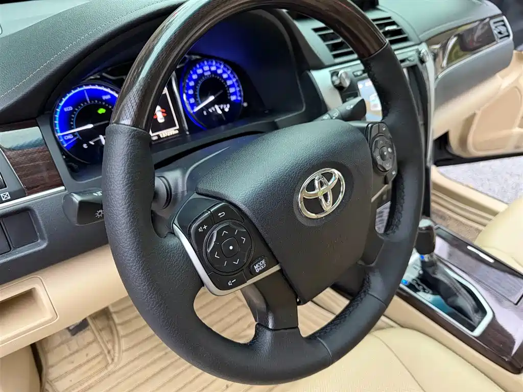 Toyota Camry 2017 — фото 22