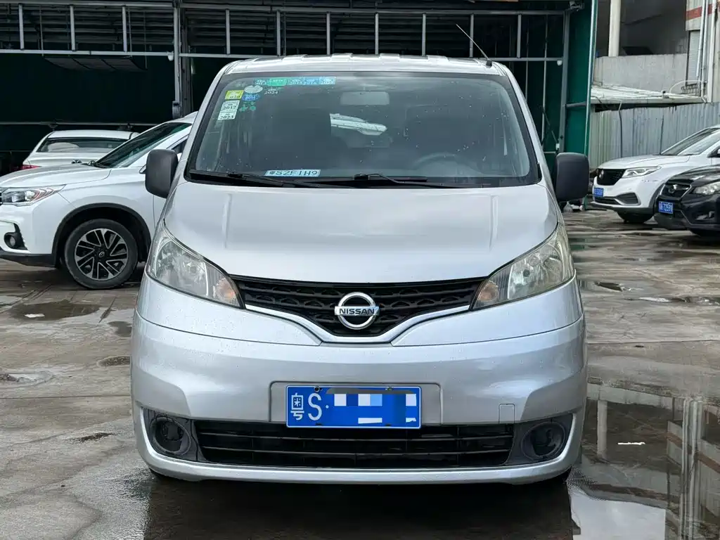 Nissan NV200 2011