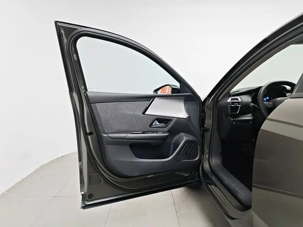 Citroën Versailles C5 X 2024 — фото 16