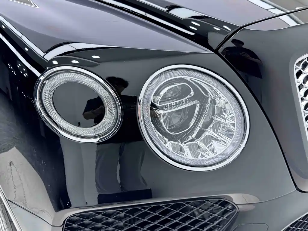 Bentley Bentayga 2017 — фото 13