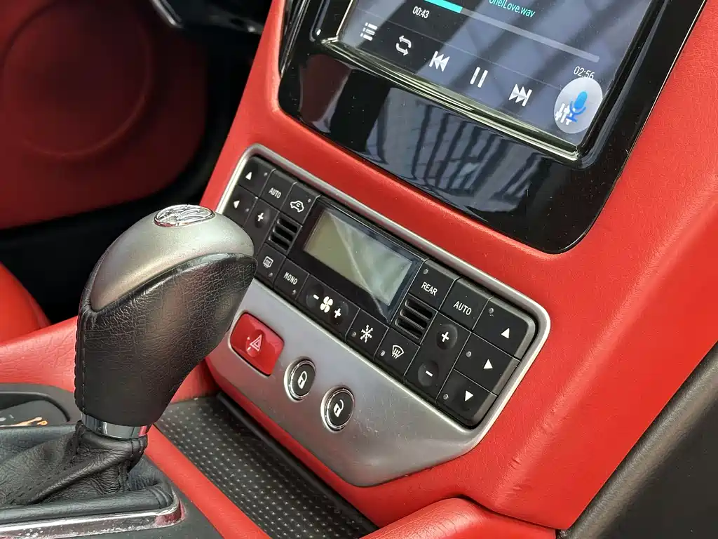 Maserati GranTurismo 2016 — фото 17