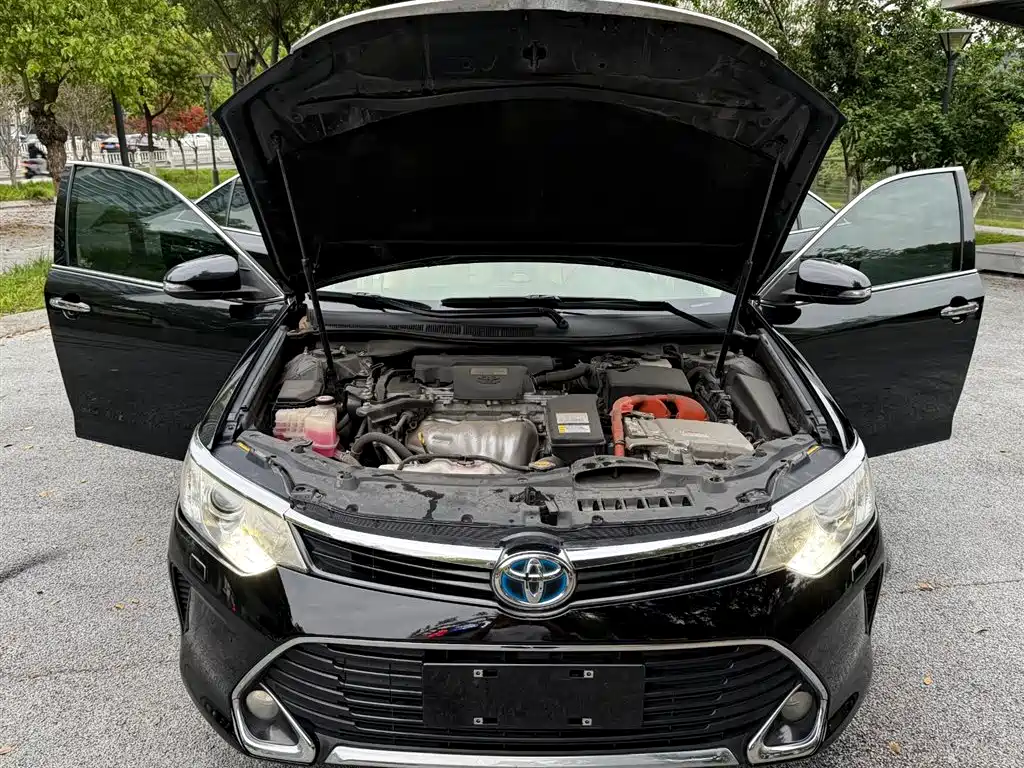 Toyota Camry 2017 — фото 25