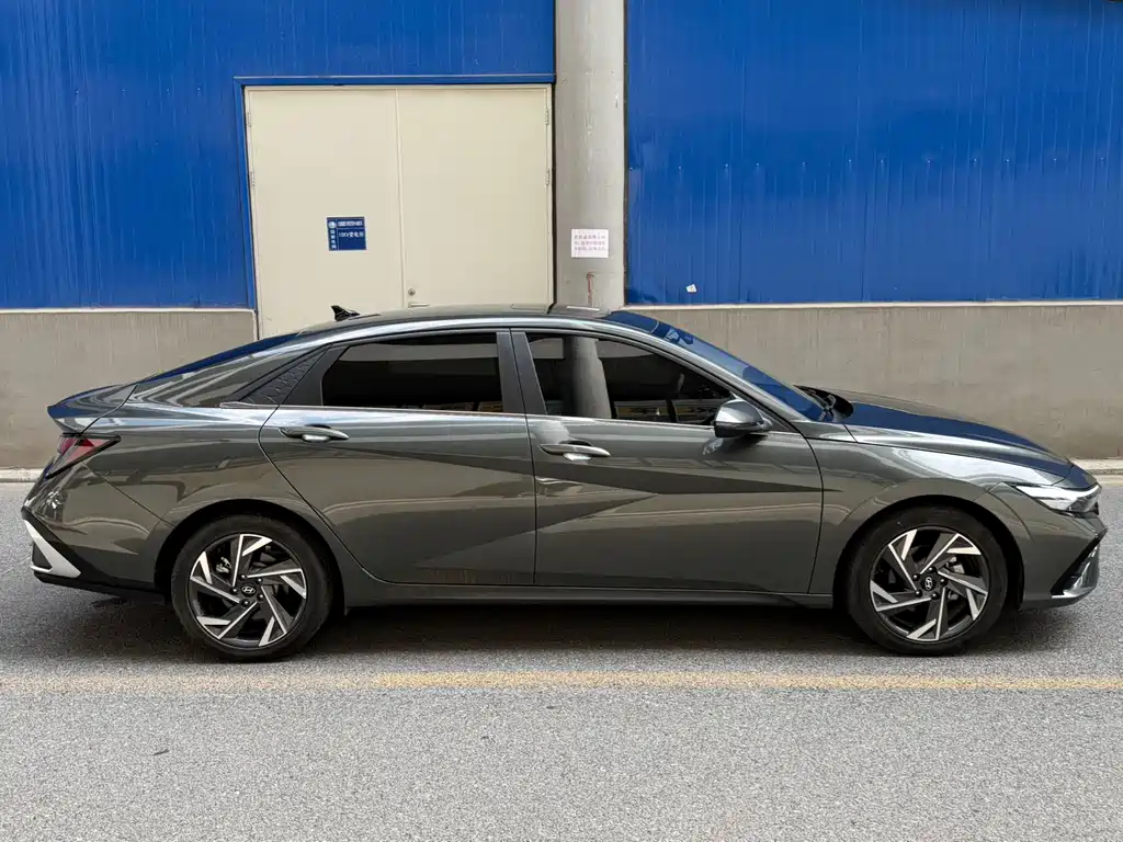 Hyundai Elantra 2024