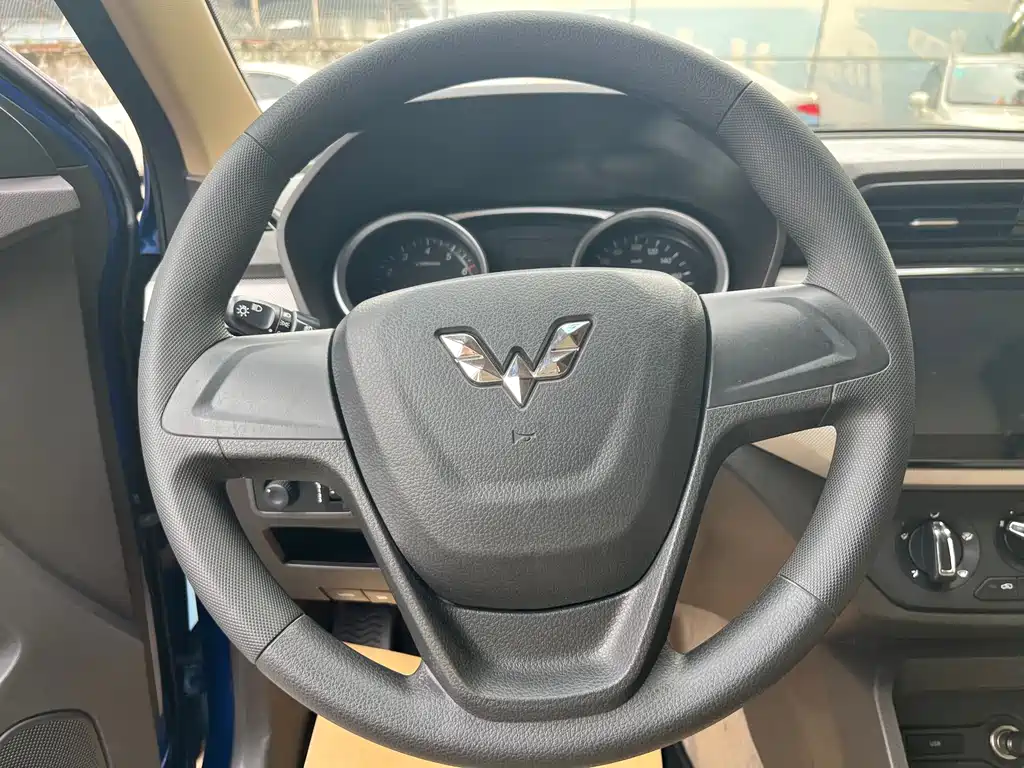Wuling Hongguang 2018 — фото 13