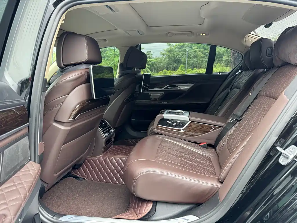 BMW 7 Series 2022 — фото 17