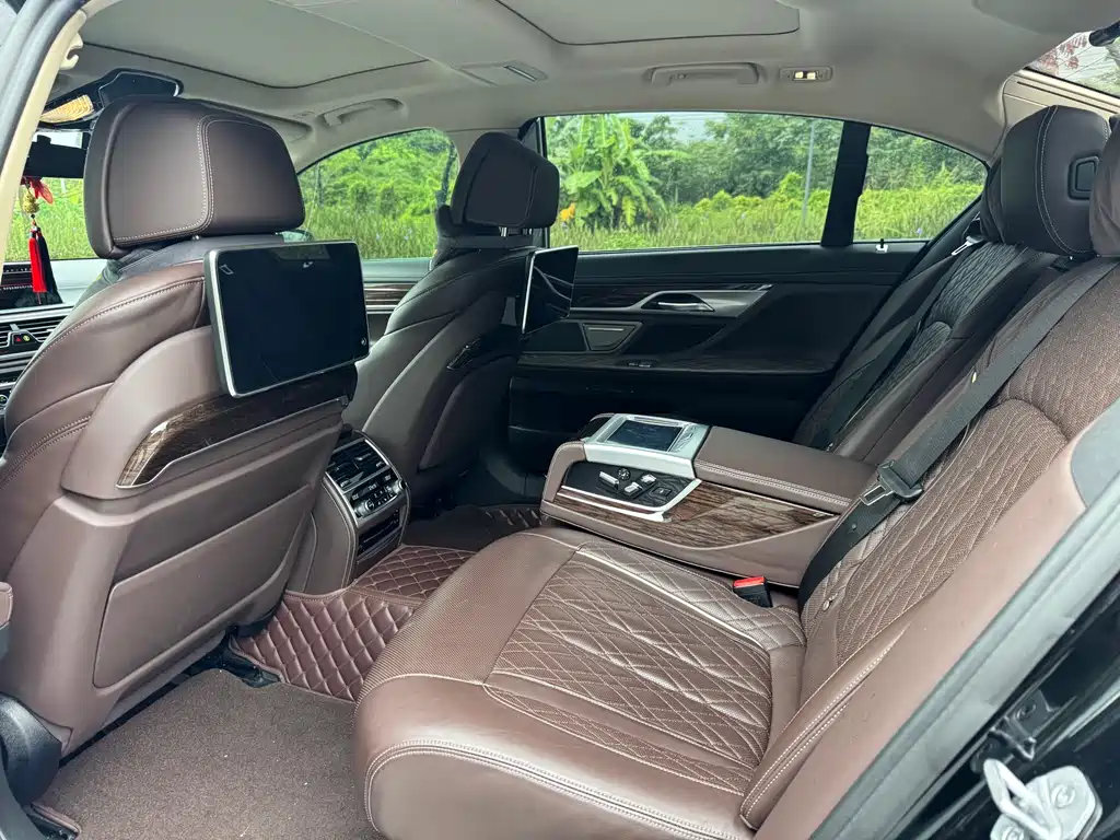 BMW 7 Series 2022 — фото 16