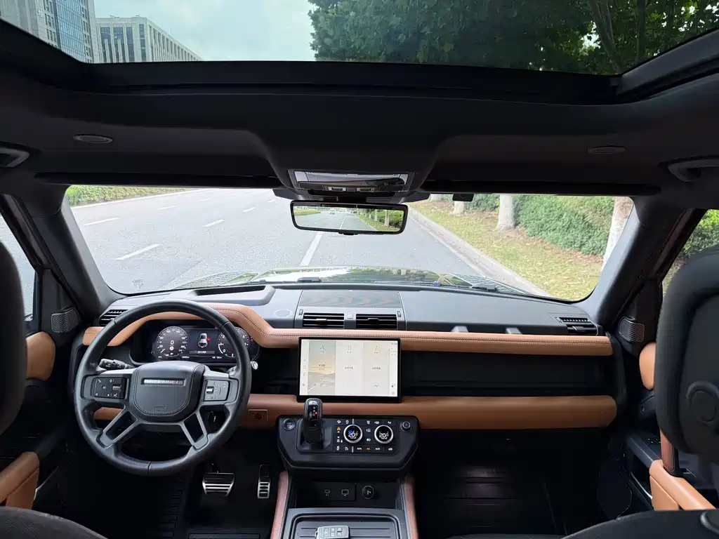 Land Rover Defender 2023 — фото 13