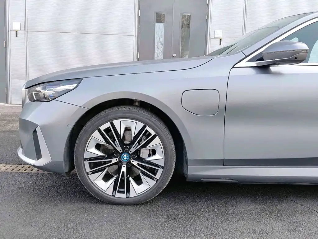 BMW i5 2025 — фото 4