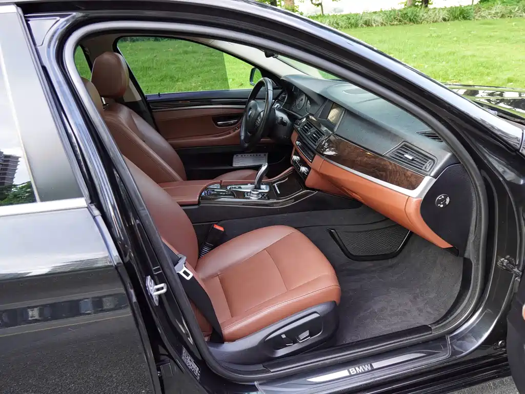 BMW 5 Series 2016 — фото 15