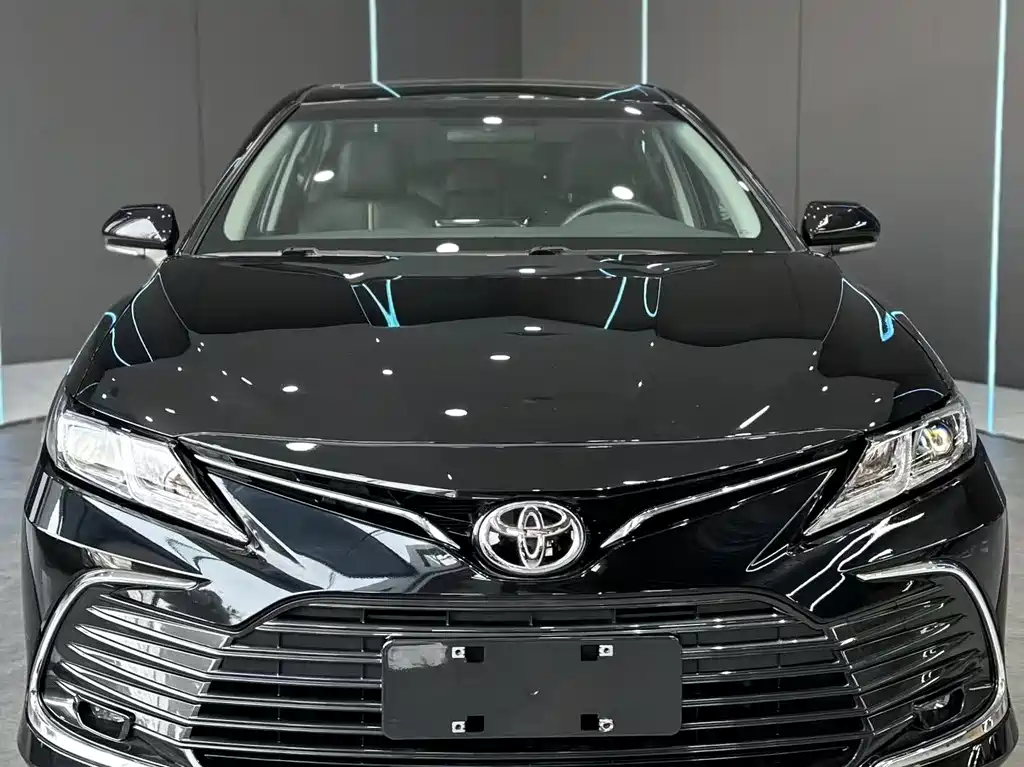 Toyota Camry 2022 — фото 2