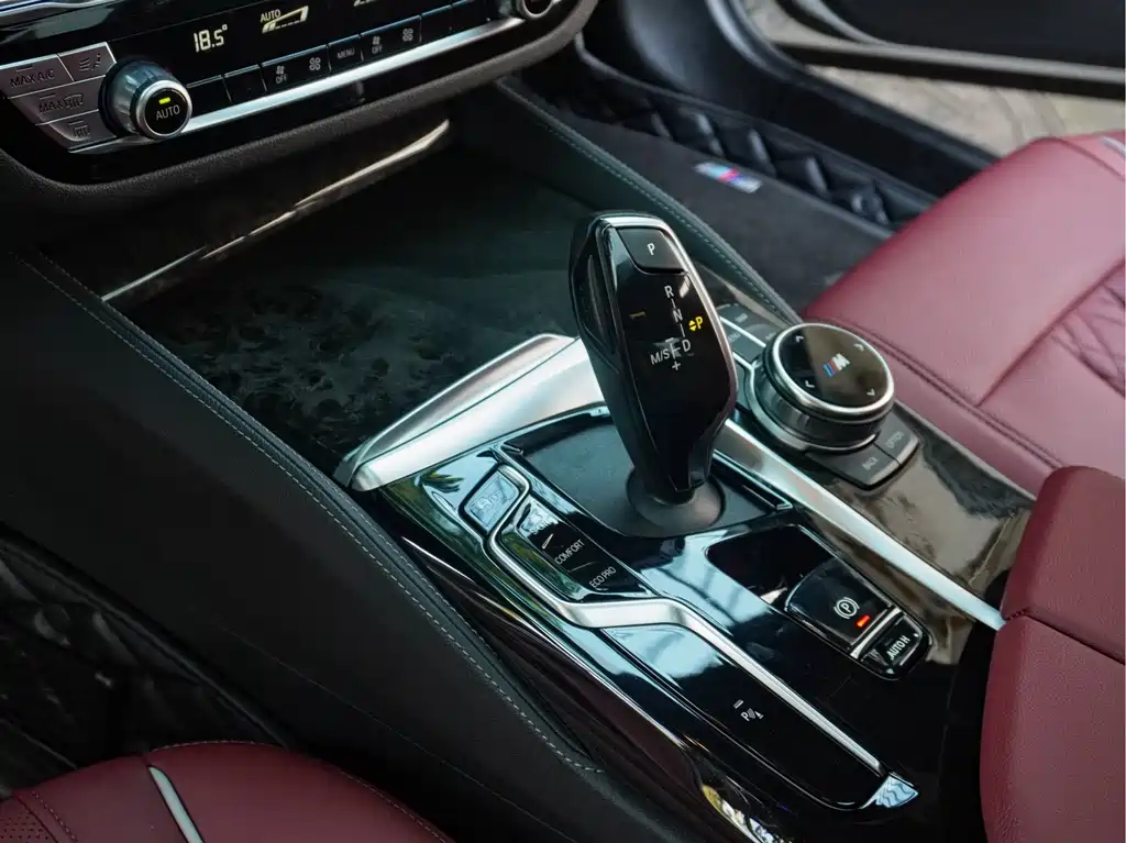 BMW 5 Series 2023 — фото 17
