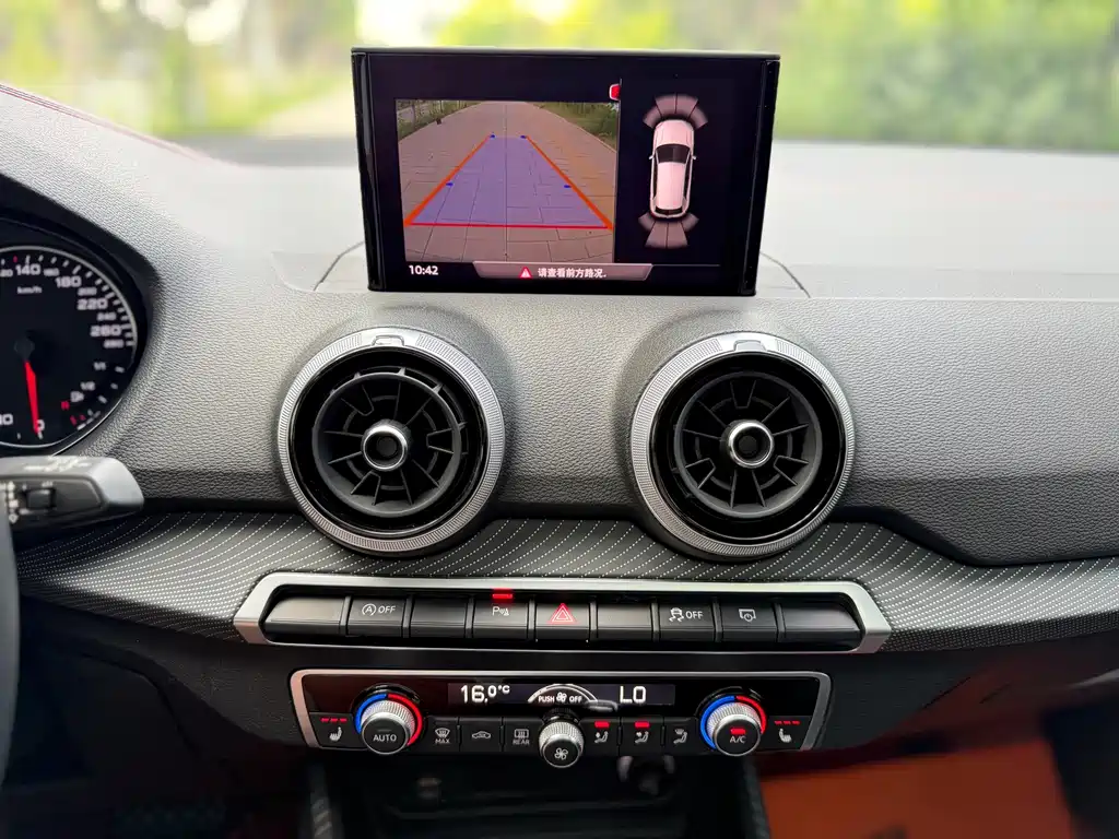 Audi Q2L 2023