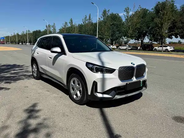 BMW iX1 2024
