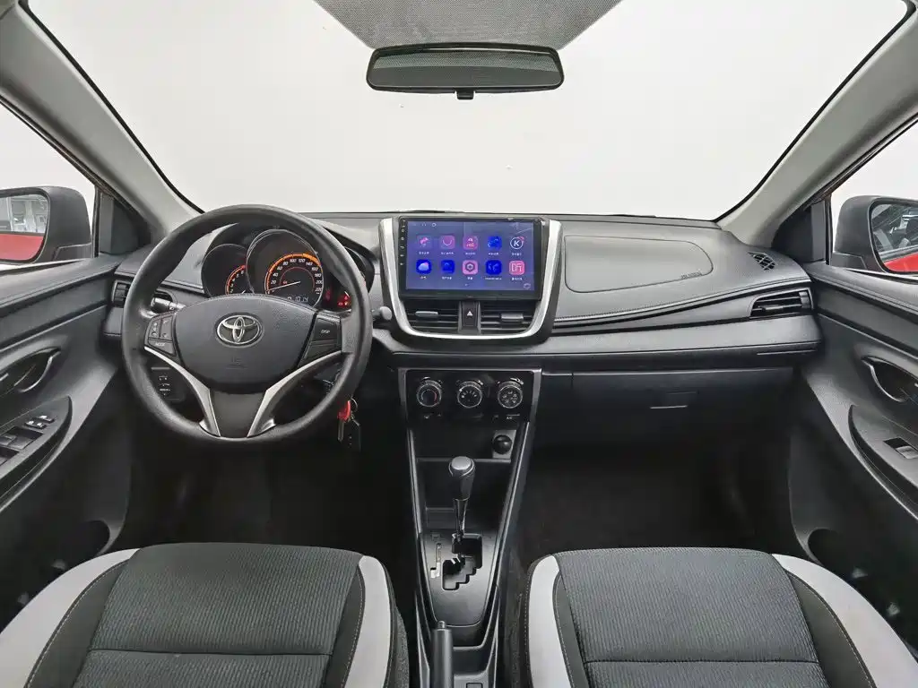 Toyota Yaris L 2022