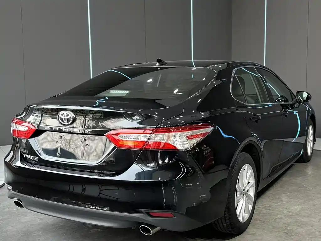 Toyota Camry 2022 — фото 6